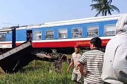Tàu lửa tông xe công nông băng qua đường ngang tự mở, ba ông cháu thương vong