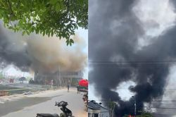 Cháy lớn tại công ty chế biến gỗ, khói đen bốc cao ngùn ngụt