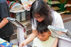 Chuyên gia 'hiến kế' cách giữ thói quen đọc sách cho trẻ em trong thời đại số