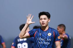 Tuyển Việt Nam: HLV Kim Sang Sik và những tín hiệu vui