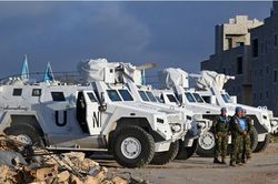 Xe tăng Israel tấn công xe của Liên Hợp Quốc ở Lebanon
