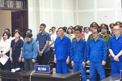 Giám đốc công ty than ở Quảng Ninh cùng 11 bị cáo được hưởng án treo