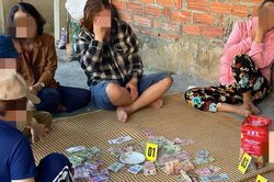 Triệt phá sòng bạc dưới hiên nhà, nhiều phụ nữ bị khởi tố