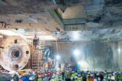 Máy đào hầm 'Táo bạo' về đích, nối thông toàn tuyến ngầm metro Nhổn - Ga Hà Nội