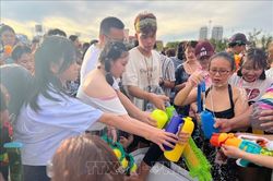 Thủ tướng Thái Lan kêu gọi người dân ưu tiên sự an toàn trong dịp Tết Songkran