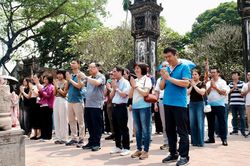 Chi bộ Vụ Thanh toán và Đảng bộ Napas tổ chức sinh hoạt chính trị tại Di tích Quốc gia đặc biệt Cố đô Hoa Lư