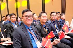 Thanh niên Việt - Trung kế thừa nguồn 'gen đỏ'