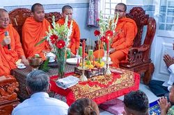 Lễ tụng kinh cầu phúc trong gia đình người Khmer đón Tết Chôl Chnăm Thmây