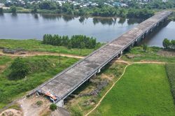 Hiện trạng loạt cây cầu trăm tỷ xây xong nhưng 'đắp chiếu'