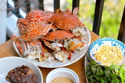 Ghẹ hấp bao nhiêu phút để chín tới và không rụng càng?
