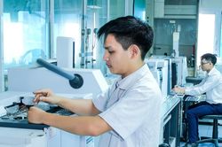 Rót 1 tỷ đồng/năm cho một nghiên cứu sinh: Việt Nam 'đặt cược' vào khoa học trẻ