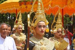 Khoảnh khắc thiêng liêng nhất trong Tết Chôl Chnăm Thmây của đồng bào Khmer