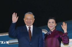Tổng Bí thư, Chủ tịch nước và Phu nhân lên đường thăm cấp Nhà nước đến Trung Quốc
