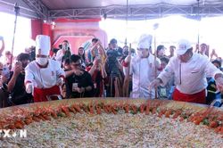 Cần Thơ: Xác lập kỷ lục Bản đồ Việt Nam làm từ xôi nước cốt dừa lớn nhất