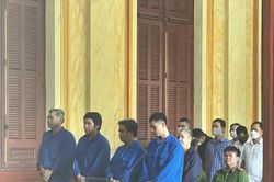 'Giải cứu' nhiều người nghiện ma túy, nhóm cán bộ lĩnh án