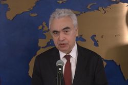 IMF, WB, IEA k&ecirc;u gọi c&aacute;c nước ngừng t&iacute;ch trữ năng lượng