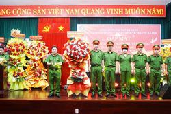 Gặp mặt kỷ niệm 80 năm Ngày truyền thống lực lượng Cảnh sát QLHC về TTXH