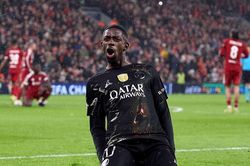 PSG kéo sập Anfield, bay vào bán kết Champions League