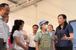 Nhiều ngành quản lý nhưng tại sao vẫn lọt 300 tấn lợn bệnh vào trường học?