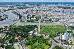 Anh trai được cha cho đất, em gái kiện vì thiếu chữ ký nhân chứng
