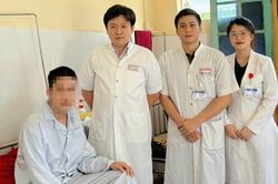 Nam thanh niên tự nuốt 3 bàn chải đánh răng vào bụng