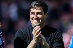 Andoni Iraola chia tay Bournemouth, MU trải thảm mời