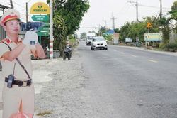Hình nộm CSGT bắn tốc độ xuất hiện tại 'điểm nóng', tài xế tự giác hãm phanh