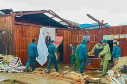 Mưa giông gây sập, tốc mái nhiều nhà dân ở Lâm Đồng