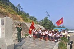 Giáo dục truyền thống cho học sinh khu vực biên giới