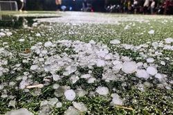 Mưa đá khiến 4 người bị thương, ước tính thiệt hại trên 30 tỷ đồng ở Lào Cai