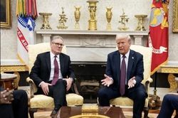Thủ tướng Anh không nhượng bộ dù ông Trump dọa thay đổi thỏa thuận thương mại