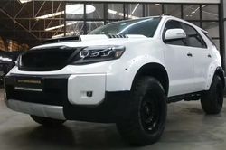 Toyota Fortuner 10 năm tuổi 'lột xác' với body kit lấy cảm hứng từ Prado