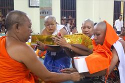 Phong tục đẹp của người Khmer: Con trai vào chùa để báo hiếu cha mẹ