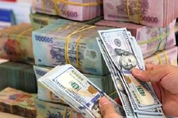 Vạch trần thủ đoạn của hai đối tượng thuê người gom ngoại tệ bán 'chợ đen'