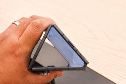Hãng điện thoại hàng đầu thế giới tham vọng chiếc smartphone gập 'điên rồ'