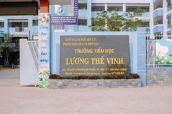 TP.HCM đình chỉ giáo viên yêu cầu 5 học sinh tự chích kim tiêm vào tay để phạt