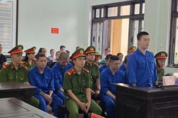 Huế: Hơn 120 năm tù cho nhóm bị cáo mua bán trái phép chất ma túy