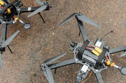 Phóng viên Anh kể lại cảm giác bị UAV 'truy đuổi' ở Ukraine