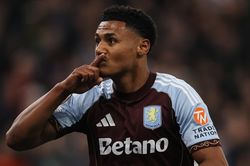 Aston Villa vào bán kết, Antony ôm hận rời Europa League