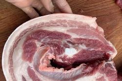 Nguy kịch vì thói quen chế biến thịt sống nhiều người mắc phải