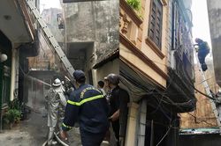 Hà Nội: Cháy nhà trong ngõ sâu ở Ba Đình