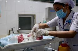 Gần 9.000 phụ nữ ở TPHCM nhận thưởng 3-5 triệu đồng sau sinh đủ hai con