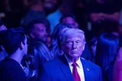 Tổng thống Trump thừa nhận xung đột Iran là 'sự chệch hướng nhỏ'