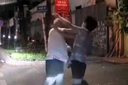 Công an vào cuộc vụ người đàn ông lái Mercedes chặn ô tô, đánh tài xế ở Hà Nội