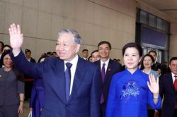 Tổng Bí thư, Chủ tịch nước đi tàu hỏa về nước, kết thúc chuyến thăm Trung Quốc