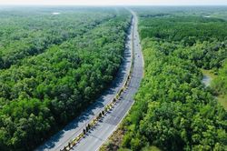 TPHCM: Dừng 7 dự án nhỏ lẻ để nghiên cứu mở rộng đường Rừng Sác lên 10 làn xe