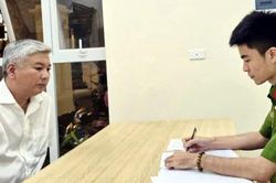 Tạm giữ người đàn ông lái Mercedes chặn ô tô, đánh tài xế sau va chạm ở Hà Nội
