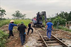 Xử lý dứt điểm các lối đi tự mở trái phép qua đường sắt