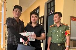 Nhặt được chiếc cặp có 350 triệu đồng, người đàn ông tìm cách trả lại