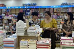 Chi tiêu cho con khi chuyển cấp: Không quá tay mà vẫn đầu tư đúng cách